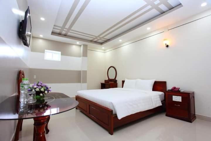 Hotel Khach San Long Ty Cà Mau Exterior foto